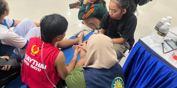 Tim medis RSI Aisyiyah Malang saat mendampingi atlet di PORPROV IX Jatim 2025